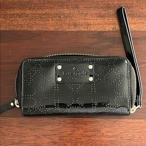 ♠️ Kate Spade ♠️ Black Patent Leather Jazzy Metro zip around wallet for phone